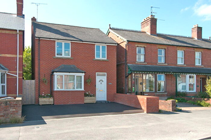 4 Bedroom Detached House For Sale In Bath Road, Devizes, Wiltshire, SN10