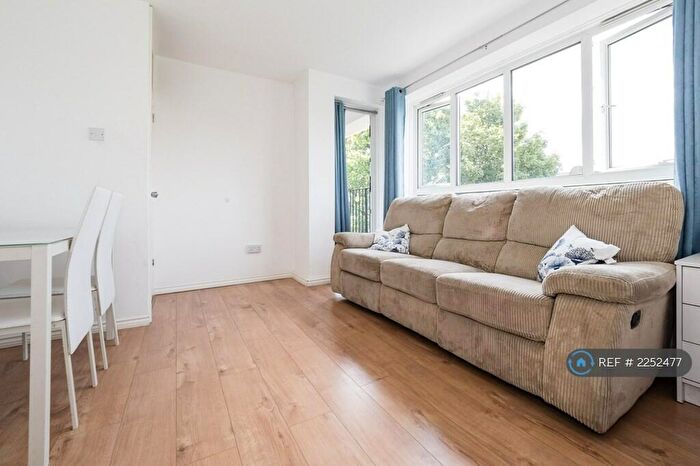 3 Bedroom Flat To Rent In Bennett Court, London, N7