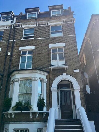 2 Bedroom Flat To Rent In South Lambeth Road, London, SW8
