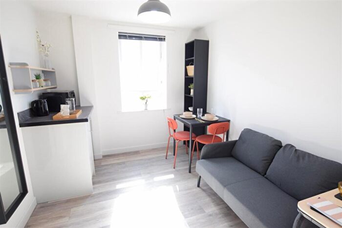 Studio To Rent In Brayford Court - Studio Room - /, LN1