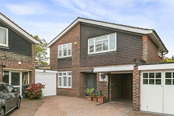 5 Bedroom Detached House For Sale In Parkgate Close, Kingston Upon Thames, KT2