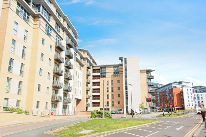 2 Bedroom Flat To Rent In St James Quay, Brewery Wharf, Leeds, Uk, LS10