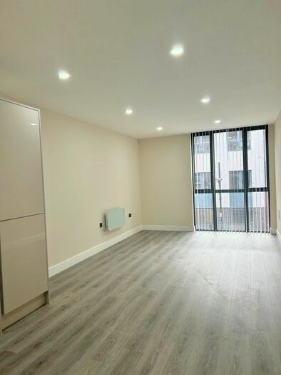 2 Bedroom Flat To Rent In Warstone Lane, Birmingham, West Midlands, B18