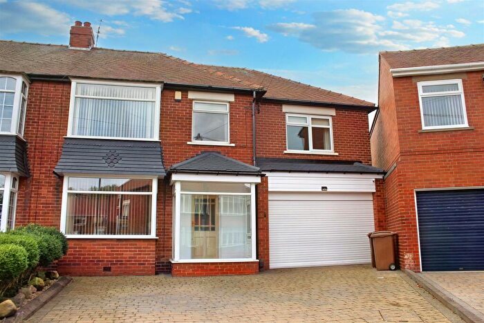 4 Bedroom Semi Detached House To Rent In Keswick Drive, Cullercoats, NE30