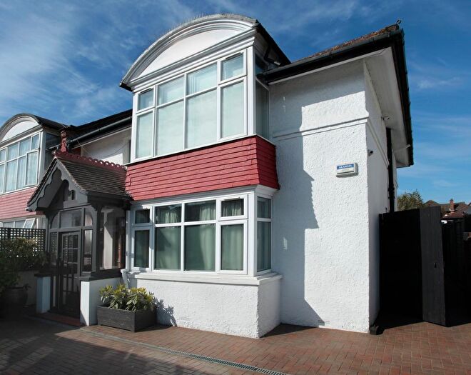 3 Bedroom Semi Detached House For Sale In Greenford Road, Greenford, UB6