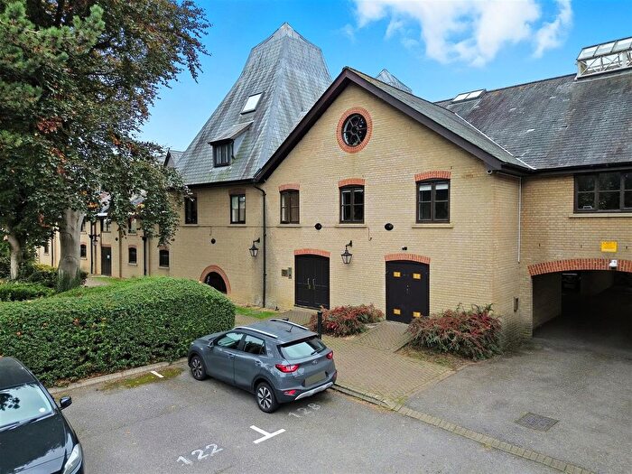 2 Bedroom Flat For Sale In River Meads, Stanstead Abbotts, SG12