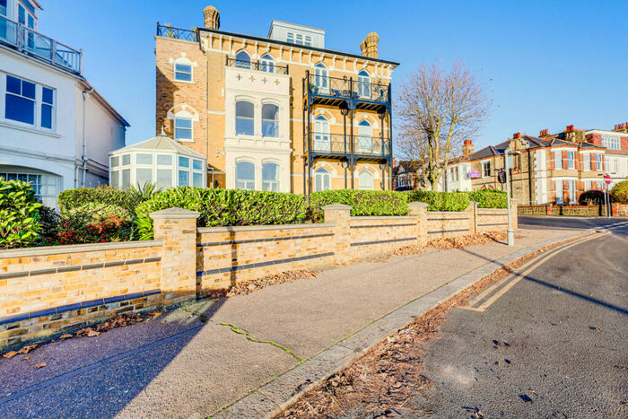 2 Bedroom Flat To Rent In Westcliff Parade, Westcliff-on-Sea, SS0