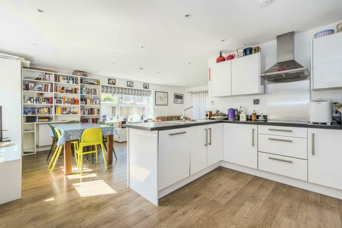 3 Bedroom Maisonette To Rent In Florence Way London, SW12