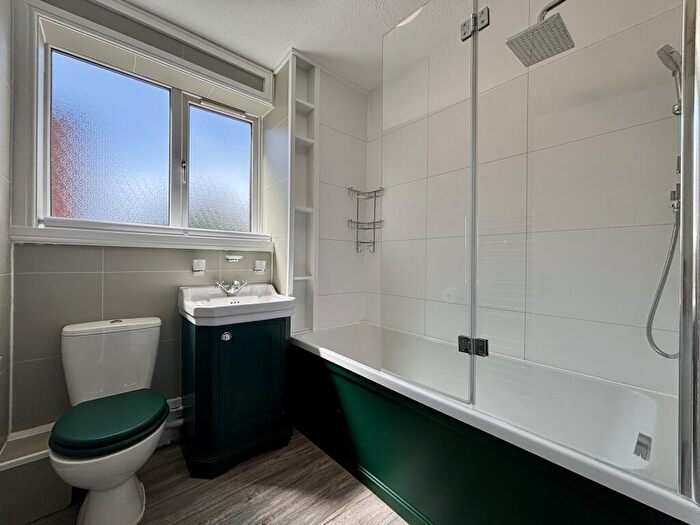 2 Bedroom Flat To Rent In Albemarle Road, Beckenham, BR3