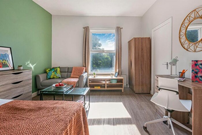 Studio To Rent In Moor View, Hyde Park, Leeds, LS6