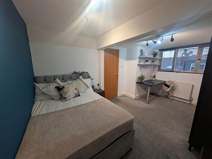 8 Bedroom Terraced House To Rent In Norwood Road, Hyde Park, Leeds, LS6