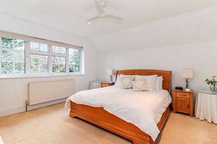 4 Bedroom Detached House For Sale In Stratford Way, Watford, WD17