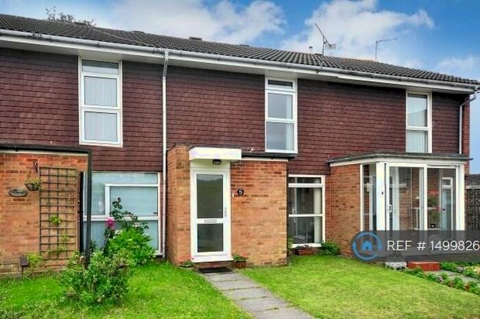 3 Bedroom Terraced House To Rent In Kingfisher Drive, Redhill, RH1