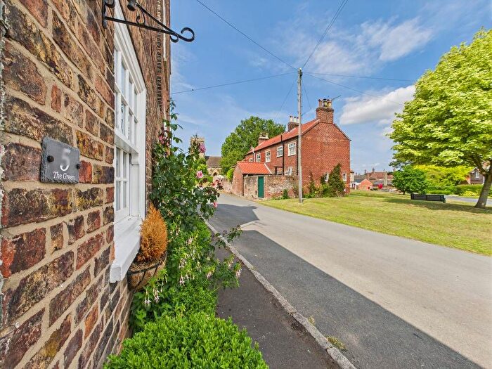 2 Bedroom Cottage For Sale In The Green, Lund, YO25