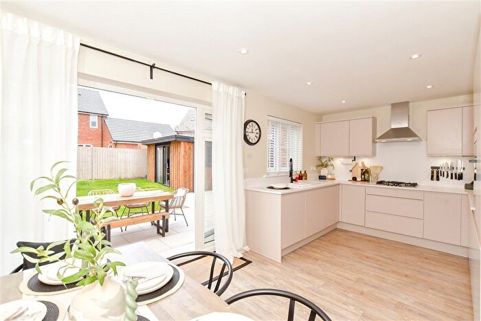 3 Bedroom Semi-Detached House For Sale In Sandpiper Road, Chichester, West Sussex, PO20