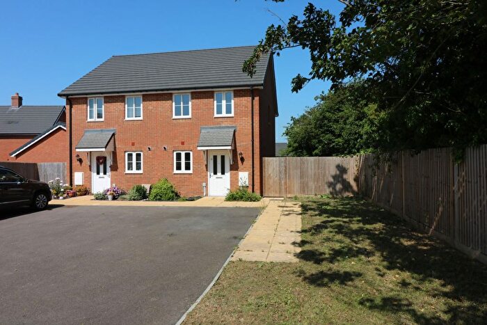 2 Bedroom Semi-Detached House For Sale In Smockmill Lane, Sandwich, CT13