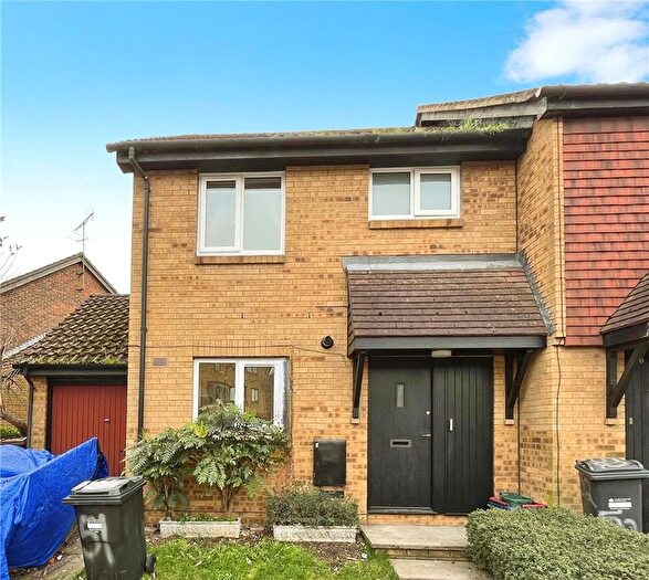 3 Bedroom End Of Terrace House To Rent In Deerhurst Close, Feltham, TW13
