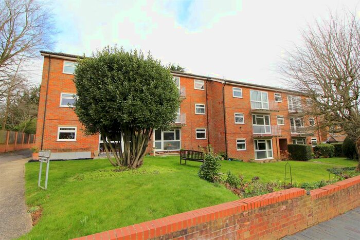 2 Bedroom Flat To Rent In Avenue Road, St. Alban, Hertfordshire, AL1
