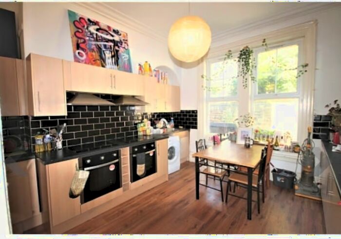 6 Bedroom Terraced House To Rent In Regent Park Terrace, Leeds, West Yorkshire, LS6