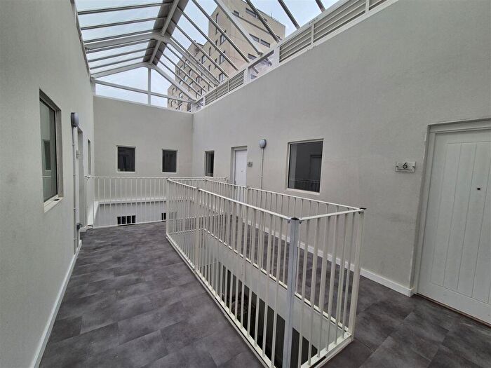 2 Bedroom Apartment To Rent In Stamford Street, Ashton-Under-Lyne, OL6