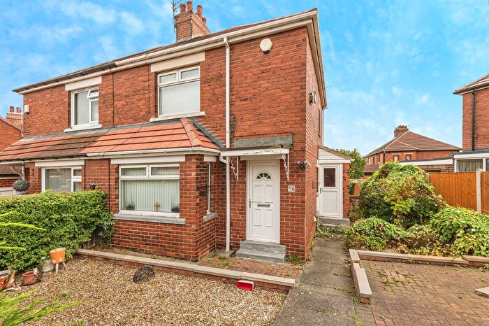 2 Bedroom Semi-Detached House For Sale In Mountbatten Avenue, Outwood, Wakefield, WF1