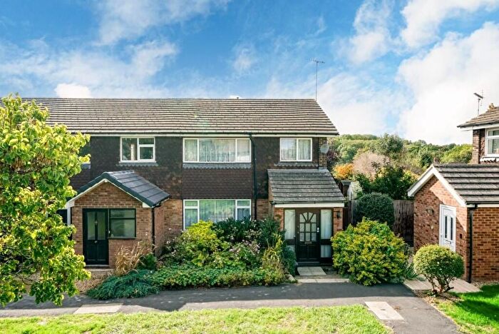 3 Bedroom End Terrace House For Sale In Pinewood Gardens, Boxmoor, Hemel Hempstead, Hertfordshire, HP1