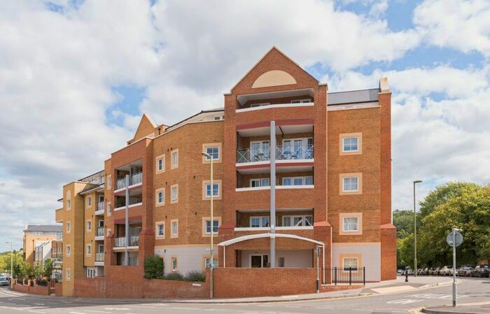 1 Bedroom Flat To Rent In Flambard Way, Godalming, GU7