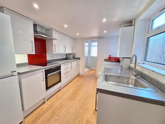 4 Bedroom Terraced House To Rent In De Beauvoir, RG1