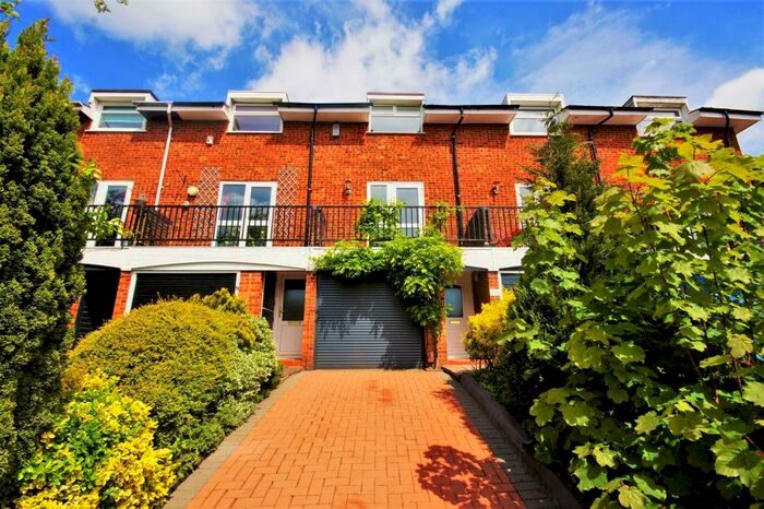 3 Bedroom House To Rent In Kingfisher Way, Birmingham, B30