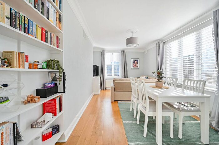 2 Bedroom Flat To Rent In Bolingbroke Road, Brook Green, London, W14