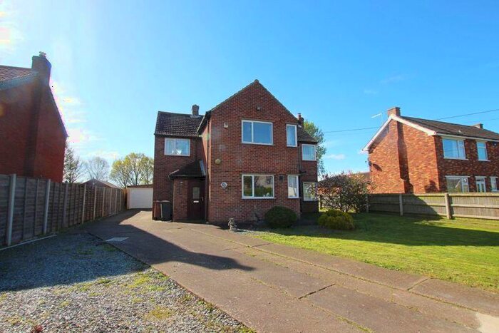 4 Bedroom Detached House For Sale In College Road, East Halton, DN40