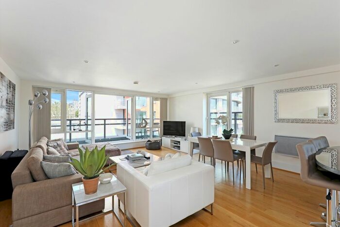 3 Bedroom Flat To Rent In Brewhouse Lane, London, SW15