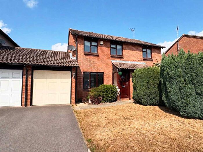 3 Bedroom Semi-Detached House For Sale In Bonington Chase, Springfield, Chelmsford, CM1