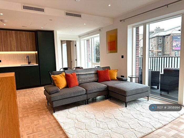 2 Bedroom Flat To Rent In Munstead Apartments, London, SW11