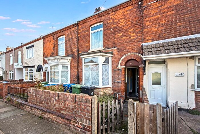 3 Bedroom Terraced House For Sale In Heneage Road, Grimsby, South Humberside, DN32
