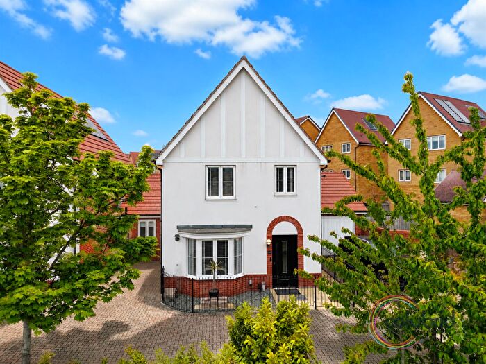 4 Bedroom Detached House For Sale In Barnmead Meadow, Grays, RM16