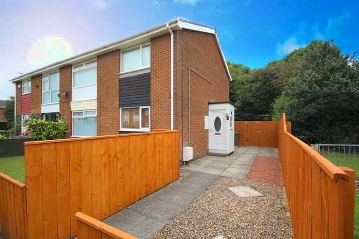 2 Bedroom Flat To Rent In Penshaw Court, Billingham TS23