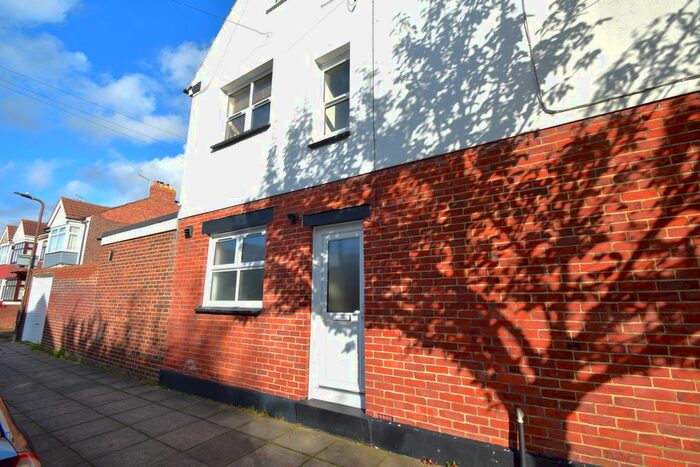1 Bedroom Flat To Rent In Kirby Road, Portsmouth, PO2
