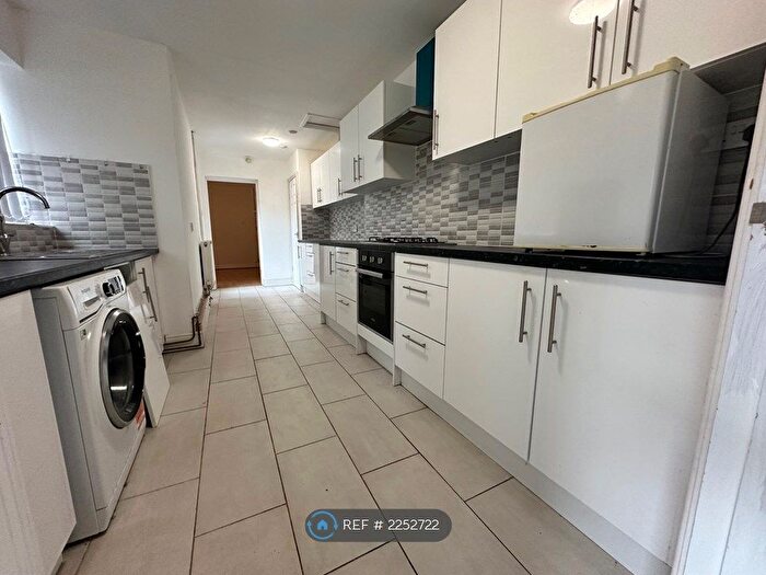 4 Bedroom Terraced House To Rent In Barker Street, Oldbury, B68