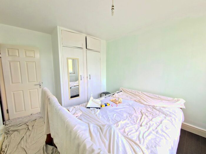 3 Bedroom Maisonette To Rent In Crowder Street, London, E1