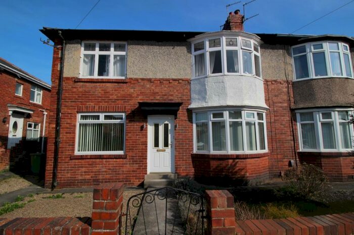 2 Bedroom Flat To Rent In Birchwood Avenue, High Heaton, Newcastle Upon Tyne, NE7
