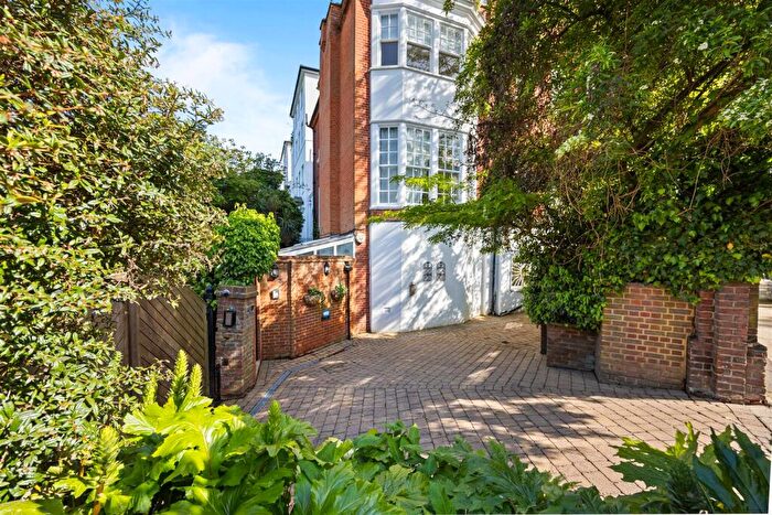 2 Bedroom Apartment For Sale In Hampstead Hill Gardens, Hampstead, NW3