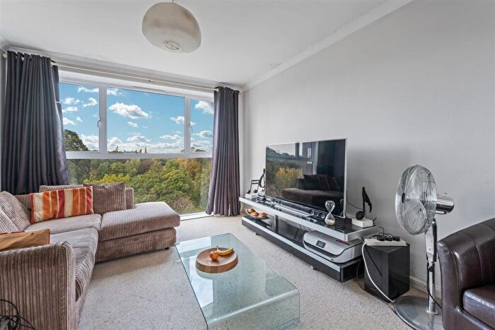2 Bedroom Flat For Sale In - Branksome Wood Road, Bournemouth, BH4