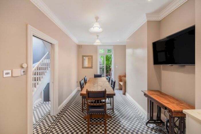 2 Bedroom Terraced House To Rent In Arbour Square, Stepney, E1