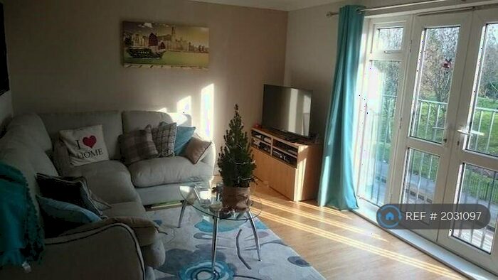 2 Bedroom Flat To Rent In Riddell Court, London, SE5