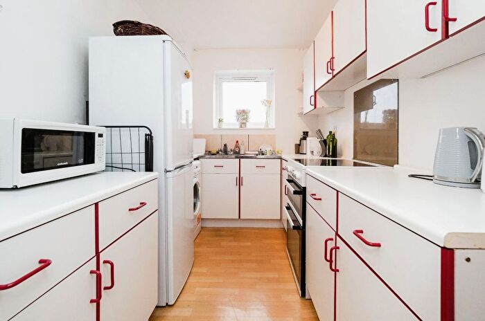 2 Bedroom Flat To Rent In Woodford Green, IG8