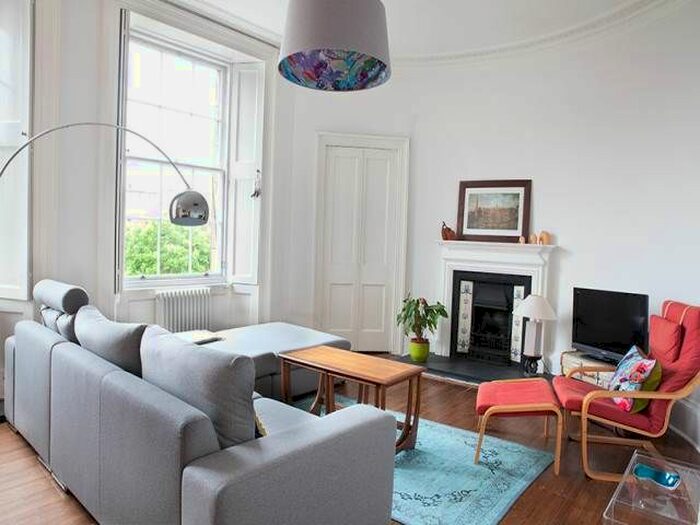 2 Bedroom Flat To Rent In Hamilton Place, Stockbridge, Edinburgh, EH3