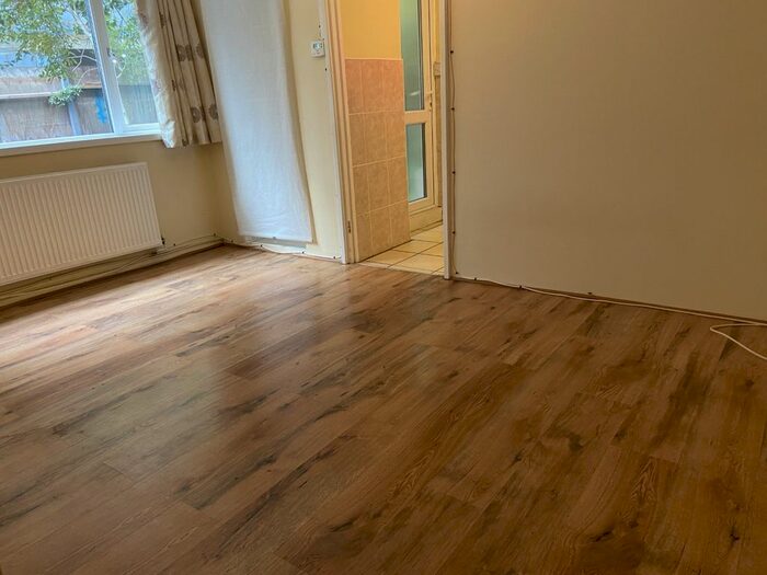 1 Bedroom Flat To Rent In Charlton Lodge, Temple Fortune Lane, Temple Fortune, NW11