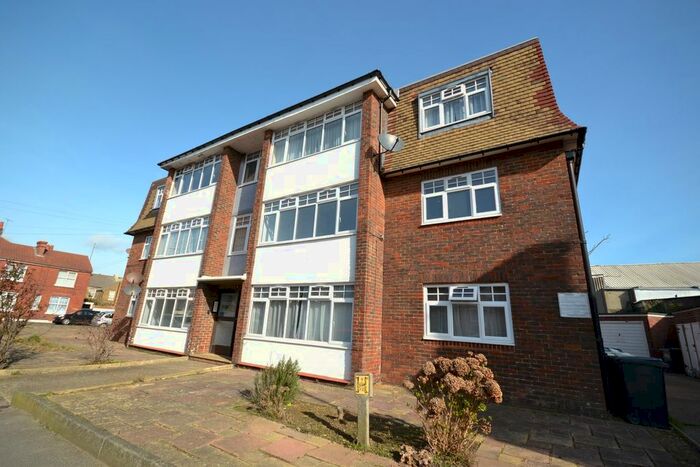 2 Bedroom Flat To Rent In Firle Road, Eastbourne BN22