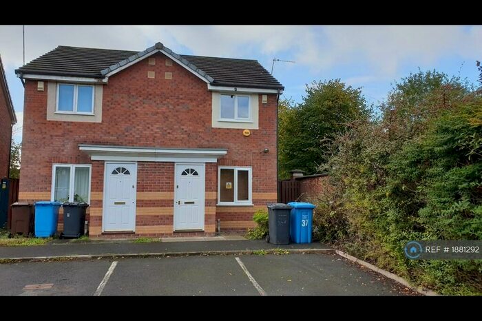 2 Bedroom Semi-Detached House To Rent In Velour Close, Manchester, M3